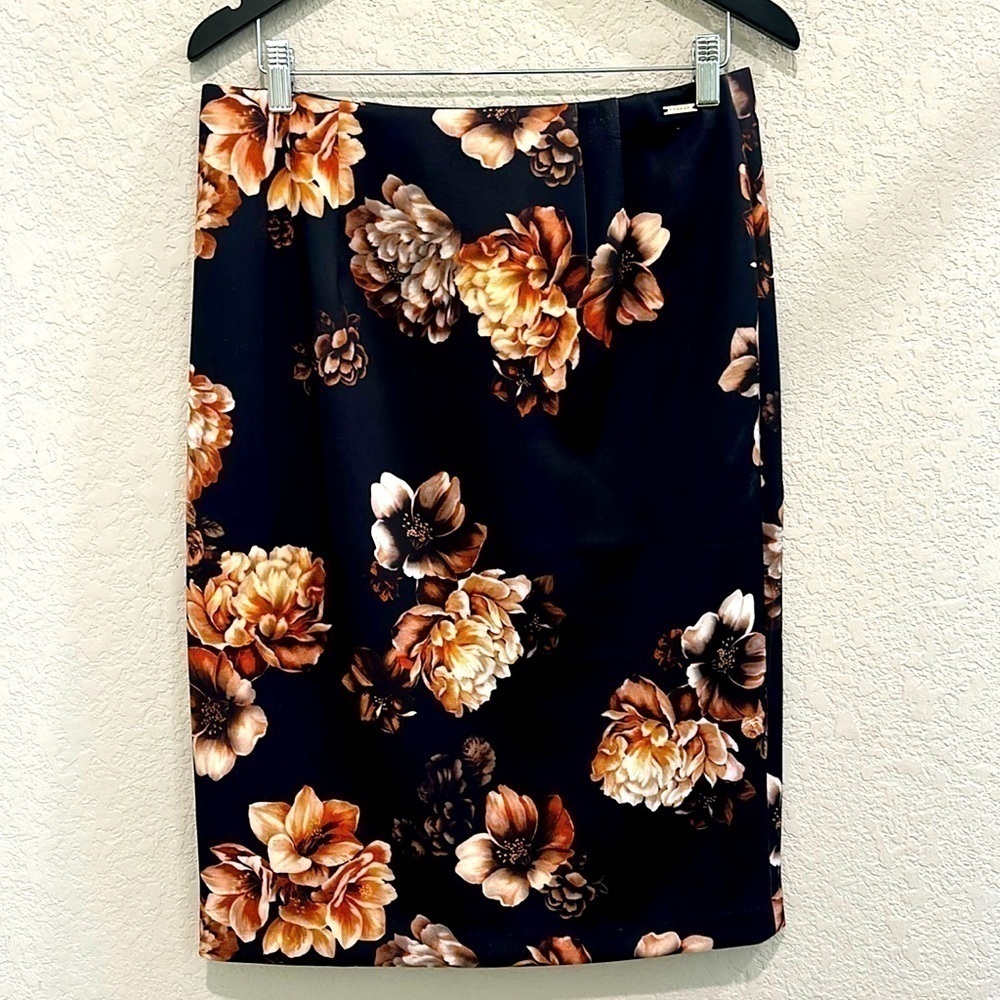 Tahari black floral skirt size Large NWT
